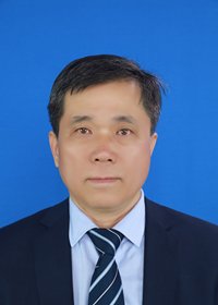 其中高级职称5人