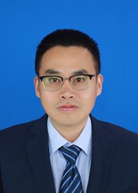 初级职称1人